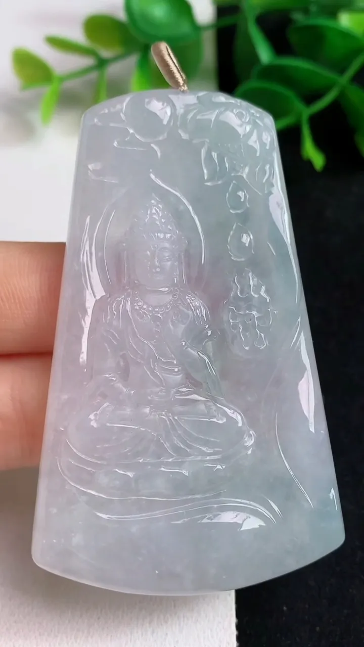 天然A货翡翠白冰观音菩萨吊坠，尺寸69-42.8-5，重量:33.97g
5月19日