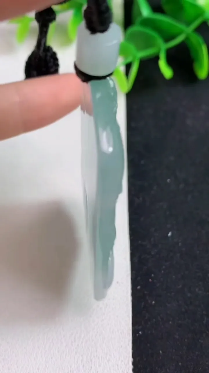 天然A货翡翠普贤菩萨吊坠，尺寸59.5-37.3-5.7，重量:34.54g
5月19日