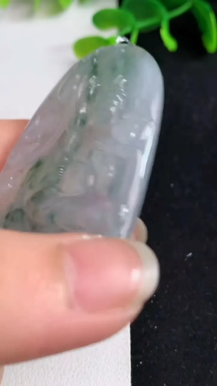 天然A货翡翠飘花虚空藏观音菩萨吊坠，尺寸65-41.6-5.3，重量:31.66g
5月19日