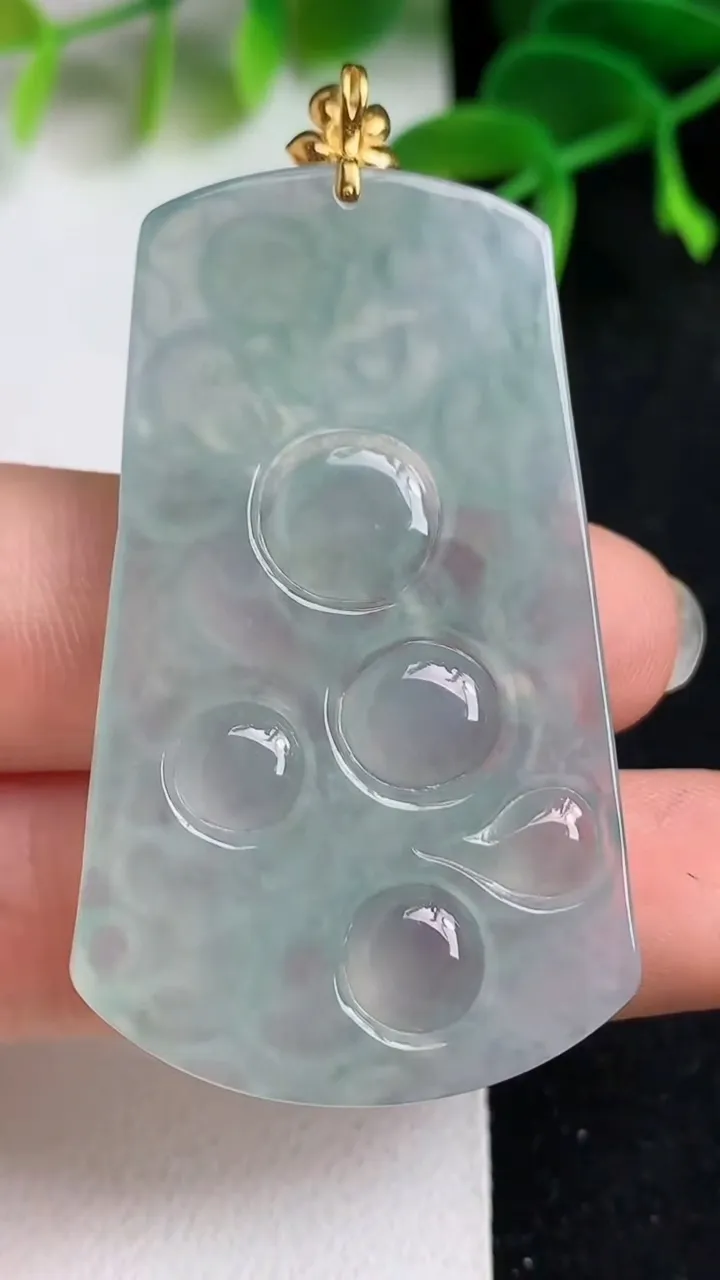 天然A货翡翠逍遥佛吊坠，尺寸48-28.3-4.3，重量:12.97g
5月19日