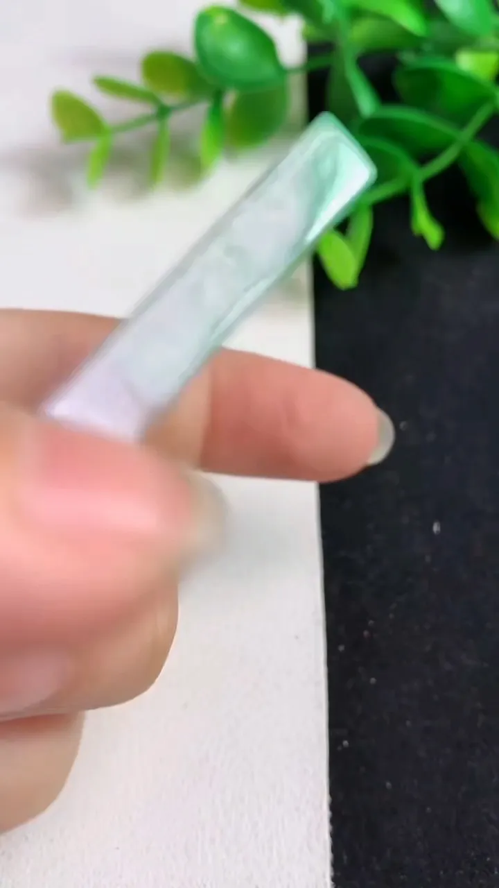天然A货翡翠鸟语花香吊坠，尺寸74-48-7，重:55.64g
5月19日