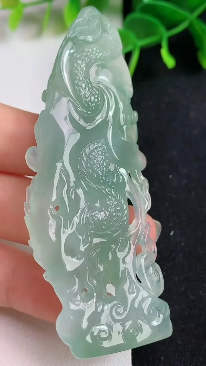 天然A货翡翠祥龙关公吊坠，尺寸77-27.2-10.8，重量:34.00g
5月19日