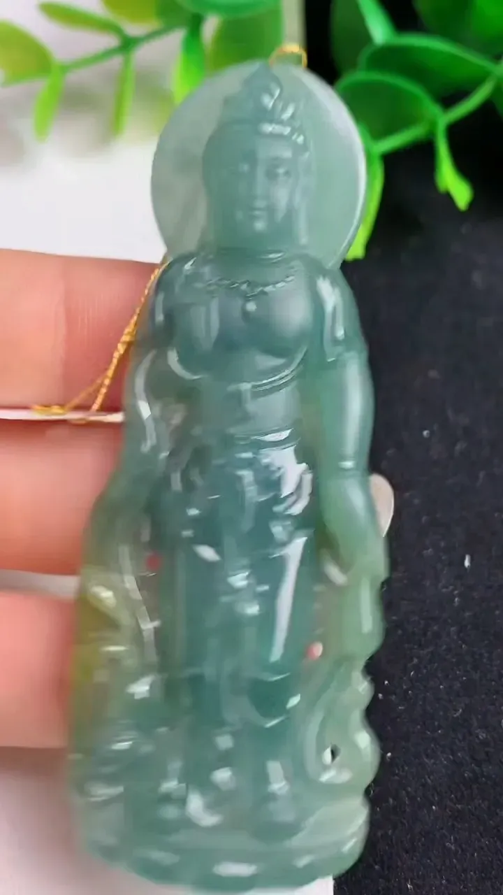 天然A货翡翠蓝水观音菩萨吊坠，尺寸78-28-6.7，重量:27.05g
5月19日