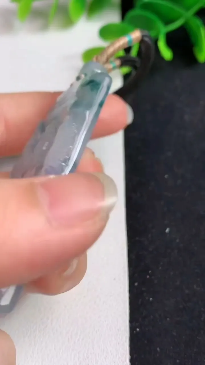 天然A货翡翠飘花普贤菩萨吊坠，尺寸56.8-36-5.6，重量:33.15g
5月19日