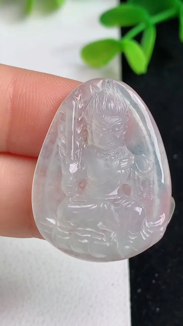 天然A货翡翠白冰不动明王吊坠，尺寸31-24-4.2，重量:5.60g
5月19日