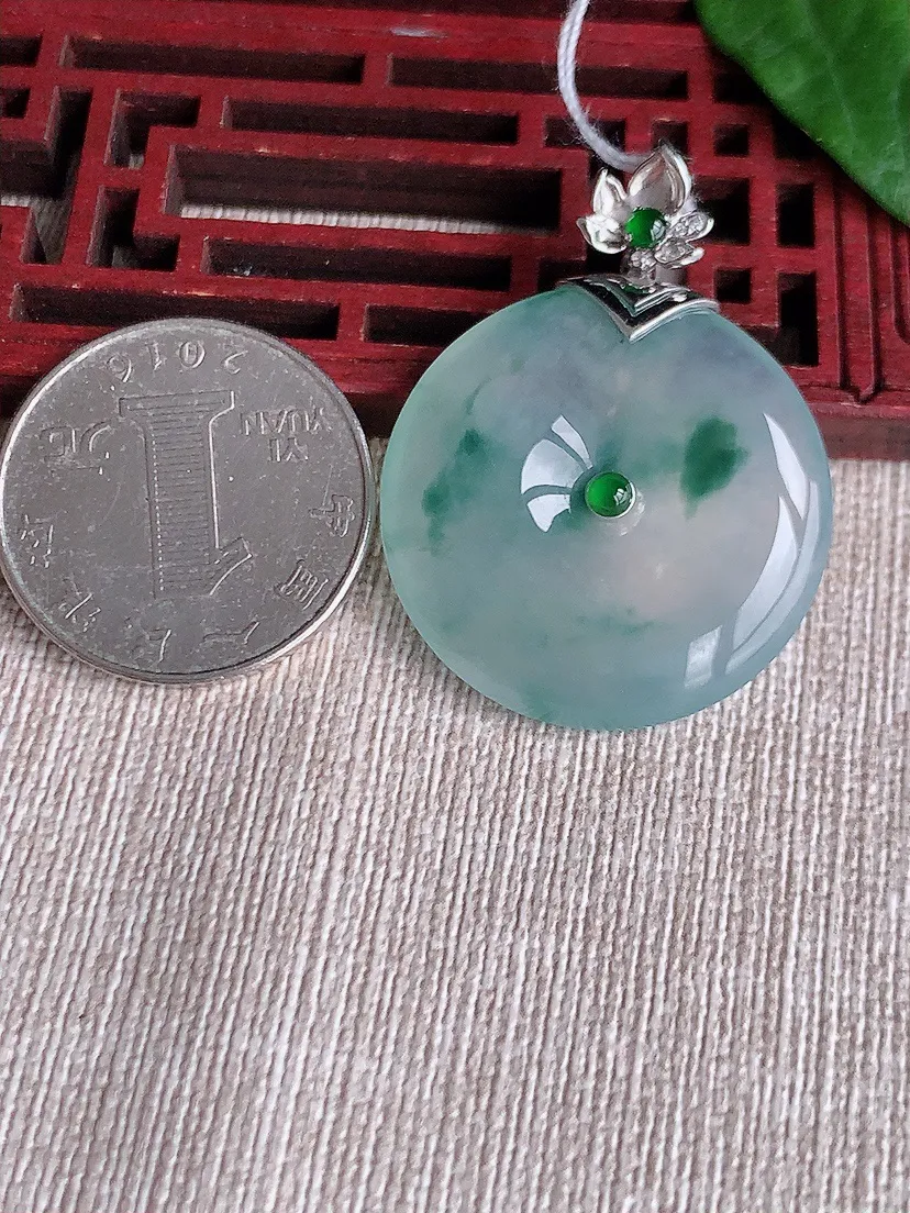 a货翡翠老坑冰种18K金镶嵌飘花平安扣吊坠  尺寸38×29×5.2mm 重量10.89g 0518