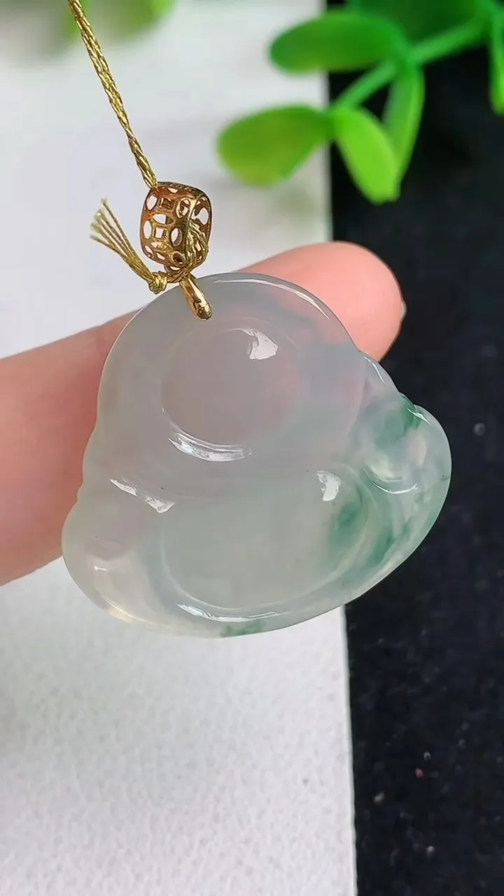 天然A货翡翠飘花佛公吊坠，尺寸24.7-26.5-5.8，重量:5.86g
5月19日