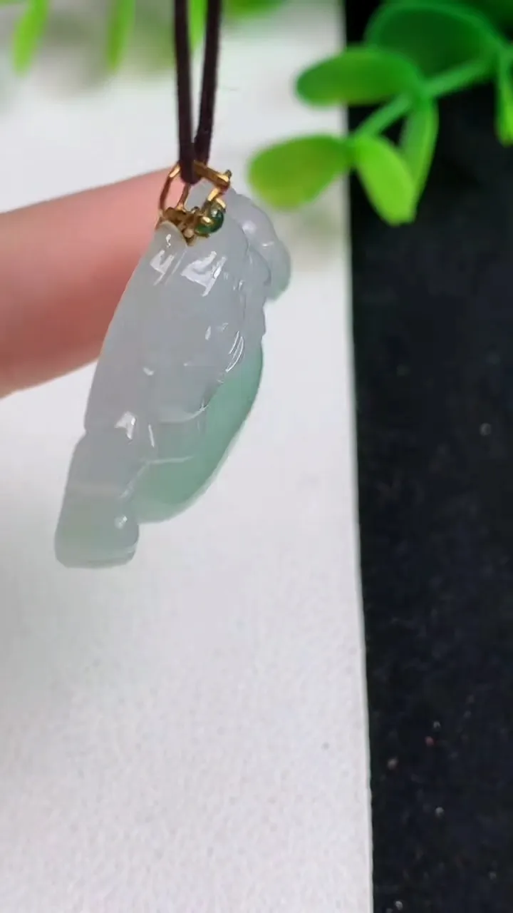 天然A货翡翠佛公吊坠，尺寸33.9-31.6-6.3，重:9.70g
5月19日