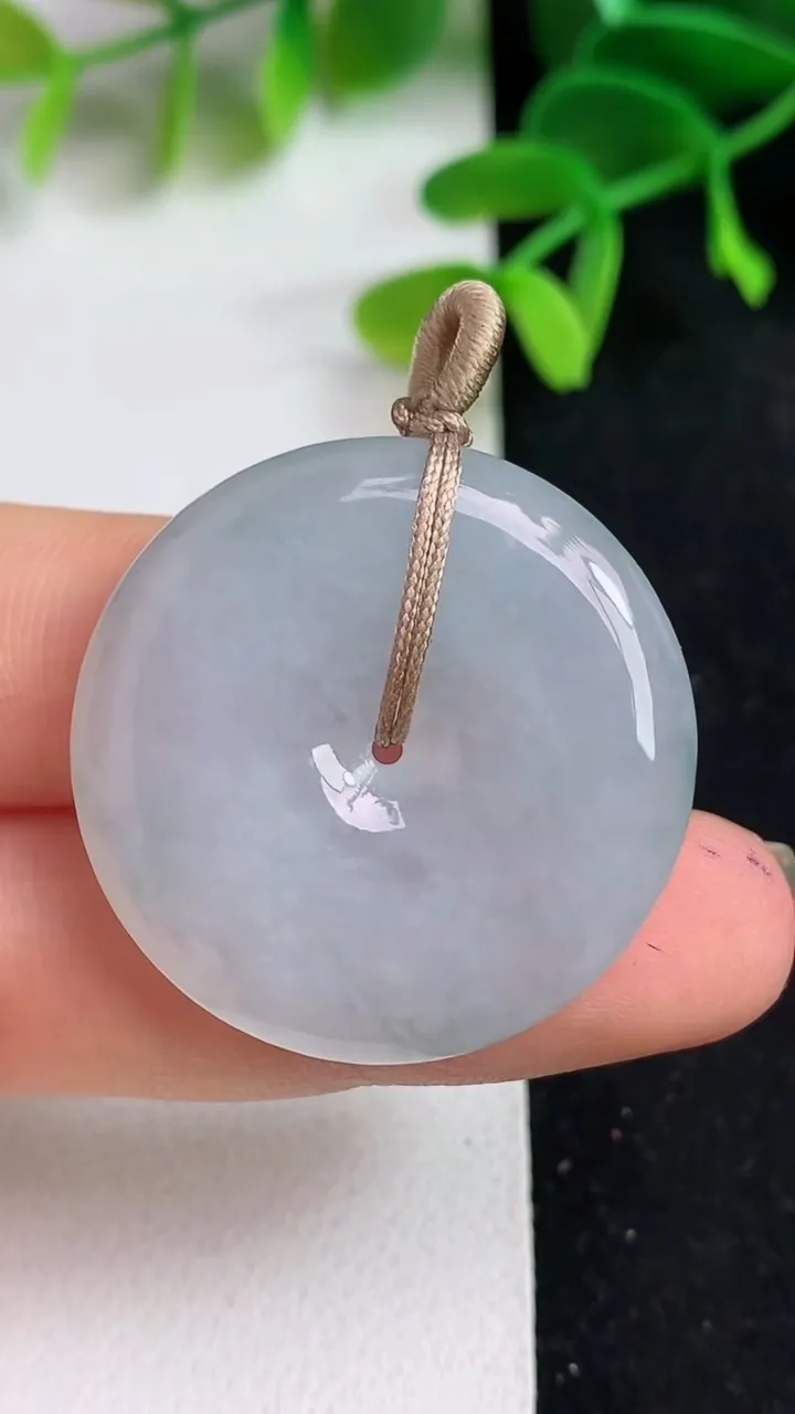 天然A货翡翠飘花平安扣吊坠，尺寸32-5.4，重量:12.15g
5月19日