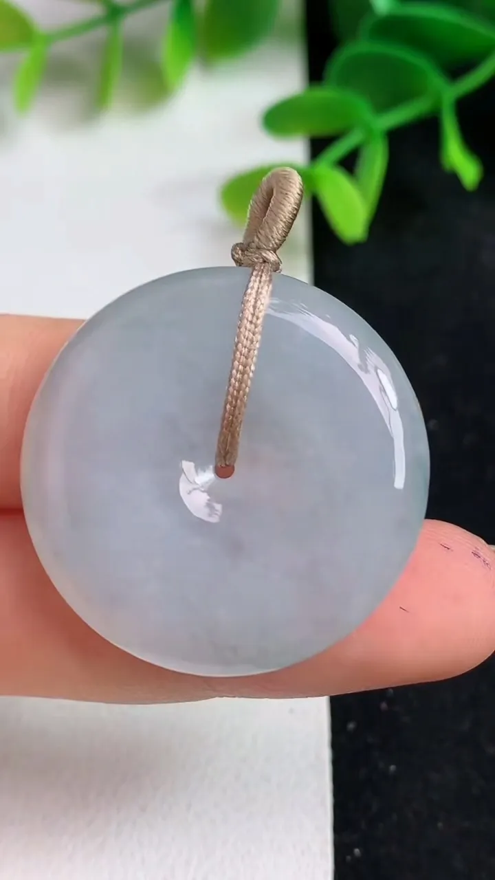 天然A货翡翠飘花平安扣吊坠，尺寸32-5.4，重量:12.15g
5月19日