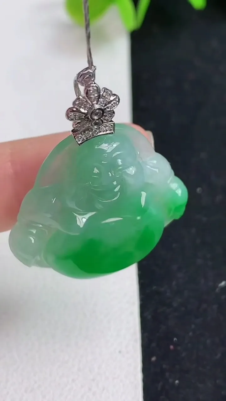 天然A货翡翠佛公吊坠，尺寸27-28.8-6，重量:8.65g
5月19日