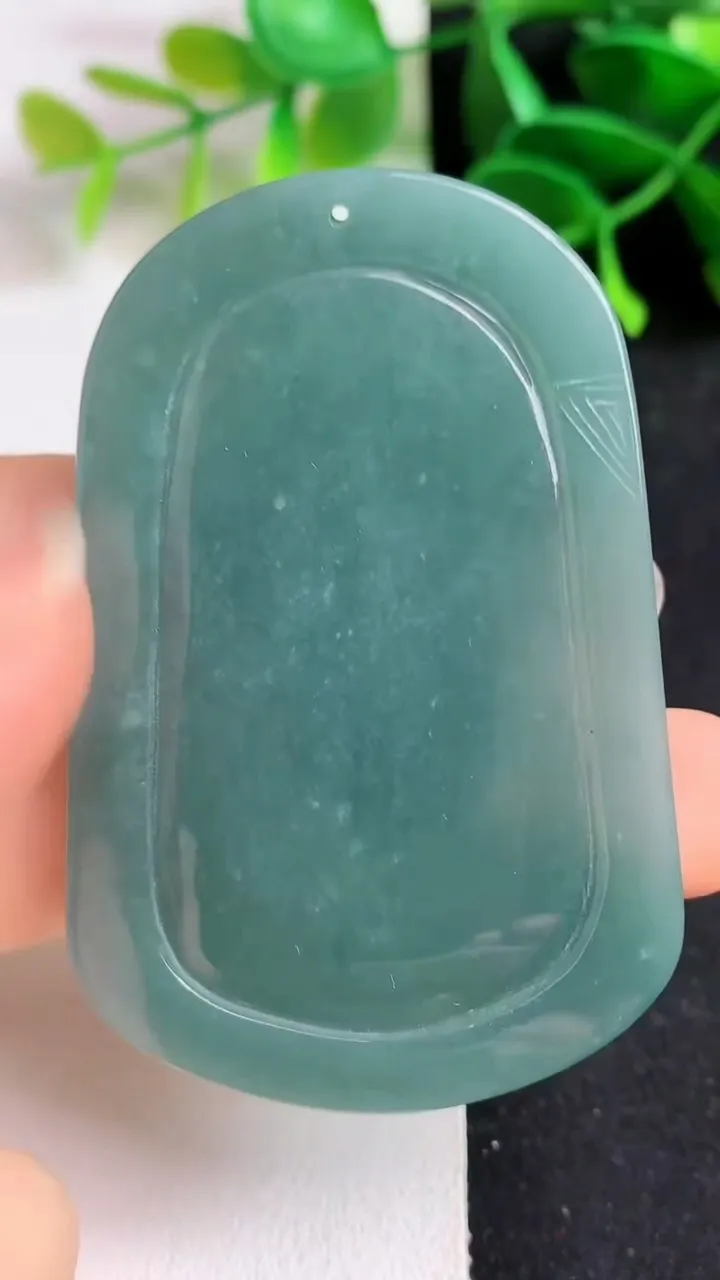 天然A货翡翠蓝水生肖虎吊坠，尺寸59.6-39-6.6，重量:29.00g
5月19日