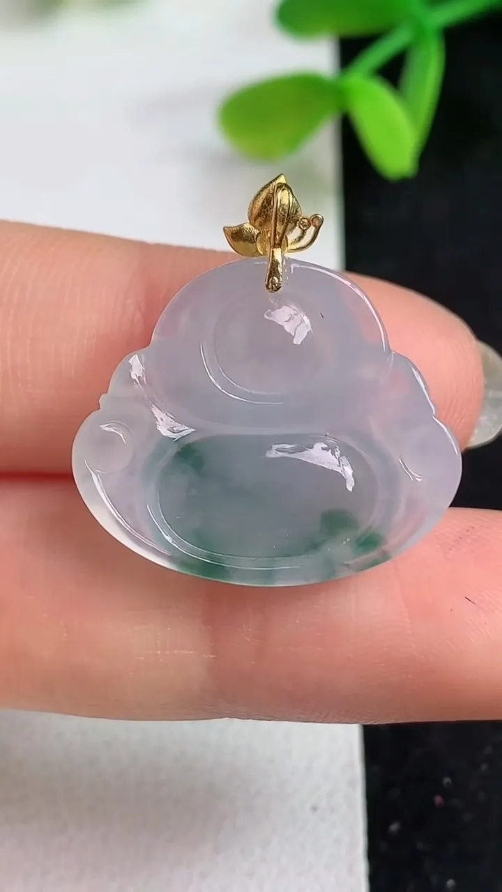 天然A货翡翠飘花佛公吊坠，尺寸19.4-23-4.7，重量:3.26g
5月19日