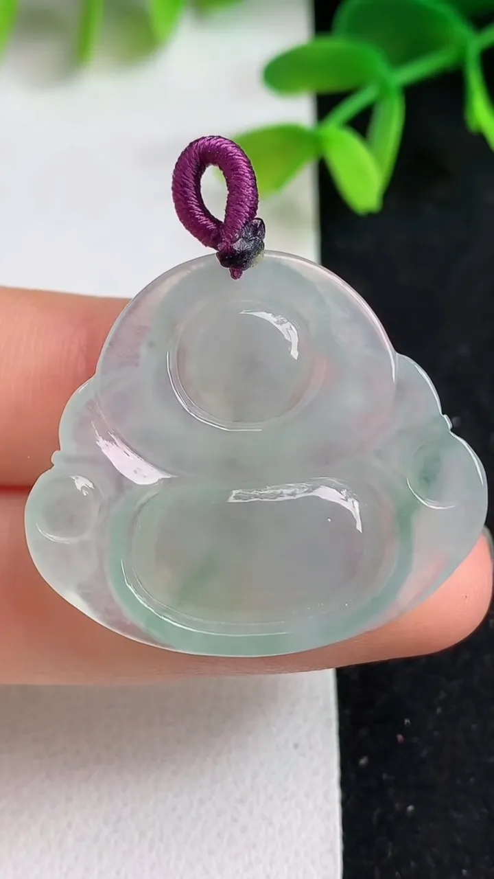 天然A货翡翠飘花佛公吊坠，尺寸28.6-33.2-6，重量:8.26g
5月19日