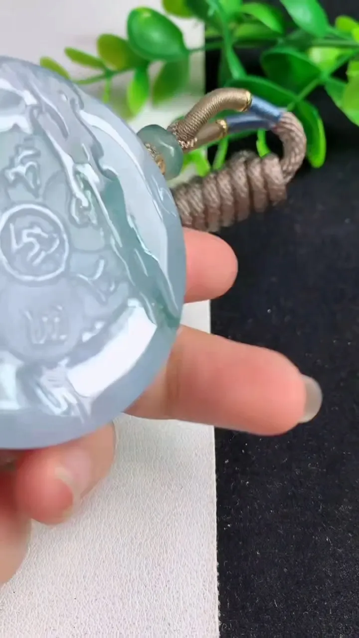 天然A货翡翠飘花文殊菩萨吊坠，尺寸55-12，重量:90.10g
5月19日