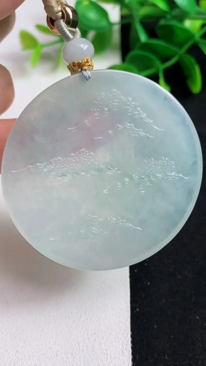 天然A货翡翠山水牌吊坠，尺寸51.7-4.5，重量:34.42g
5月19日