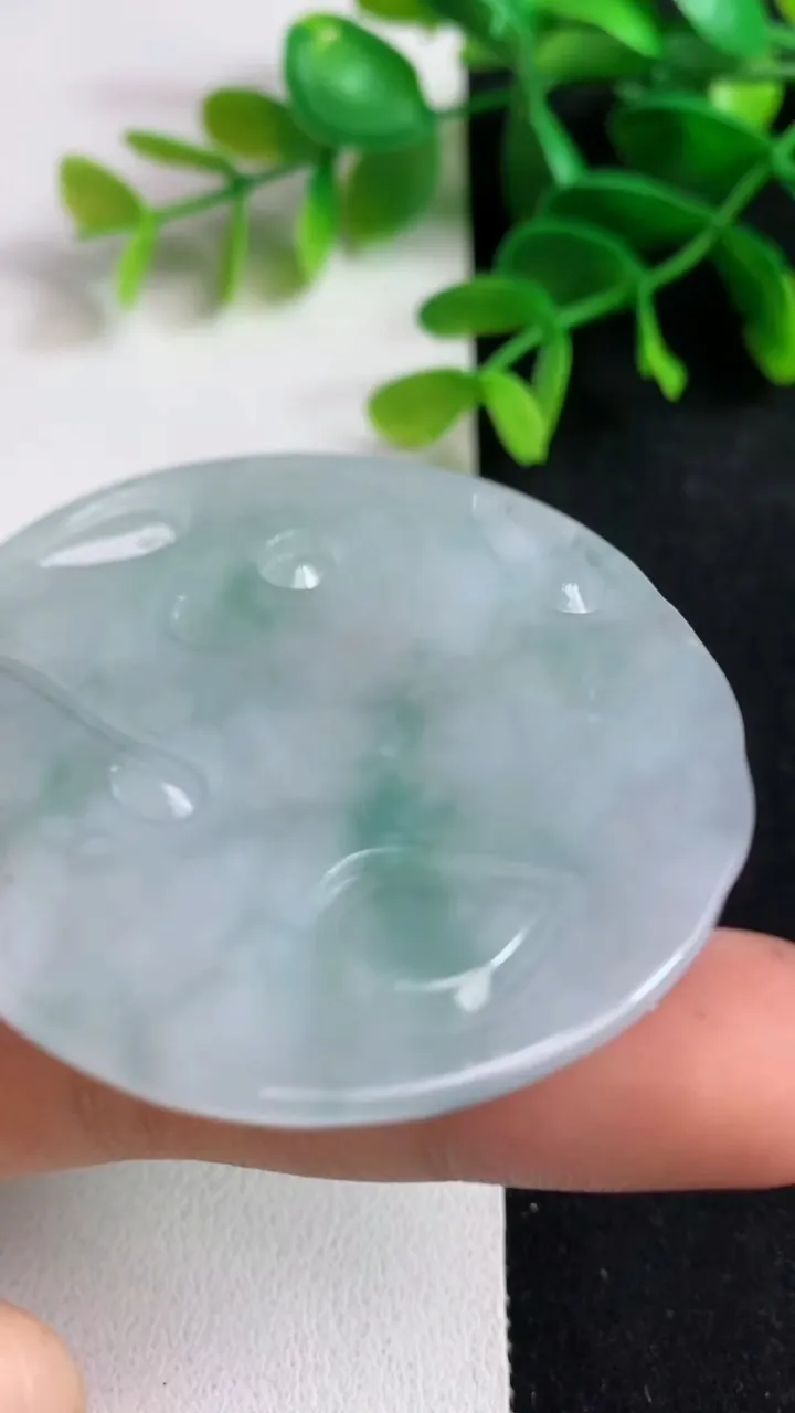 天然A货翡翠大势至观音菩萨吊坠，尺寸50.8-6.2，重量:29.28g
5月19日