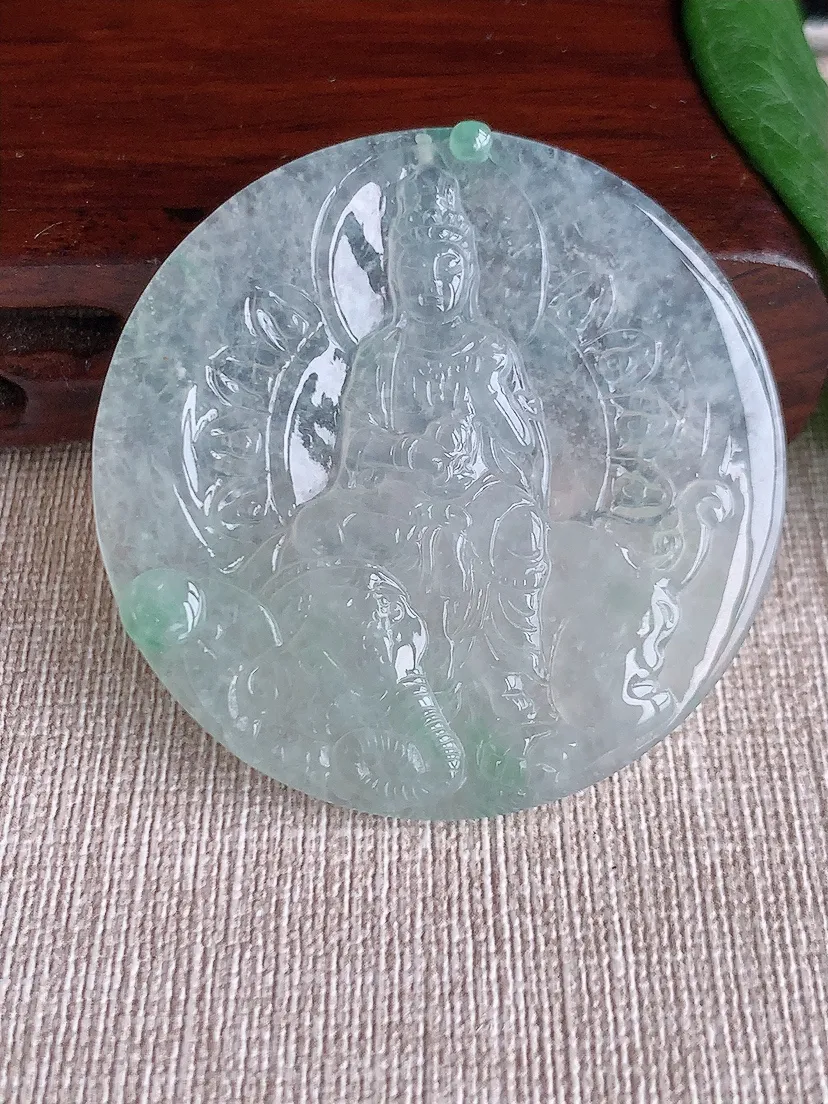 a货翡翠老坑冰种飘绿一刀切普贤菩萨吊坠  尺寸50.3×5.3mm 重量26.47g 0518