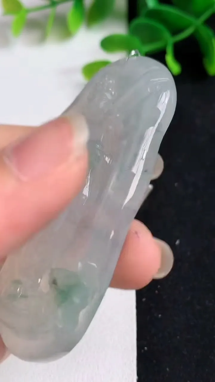天然A货翡翠飘花阿弥陀佛吊坠，尺寸66-31-7，重量:27.51g
5月19日