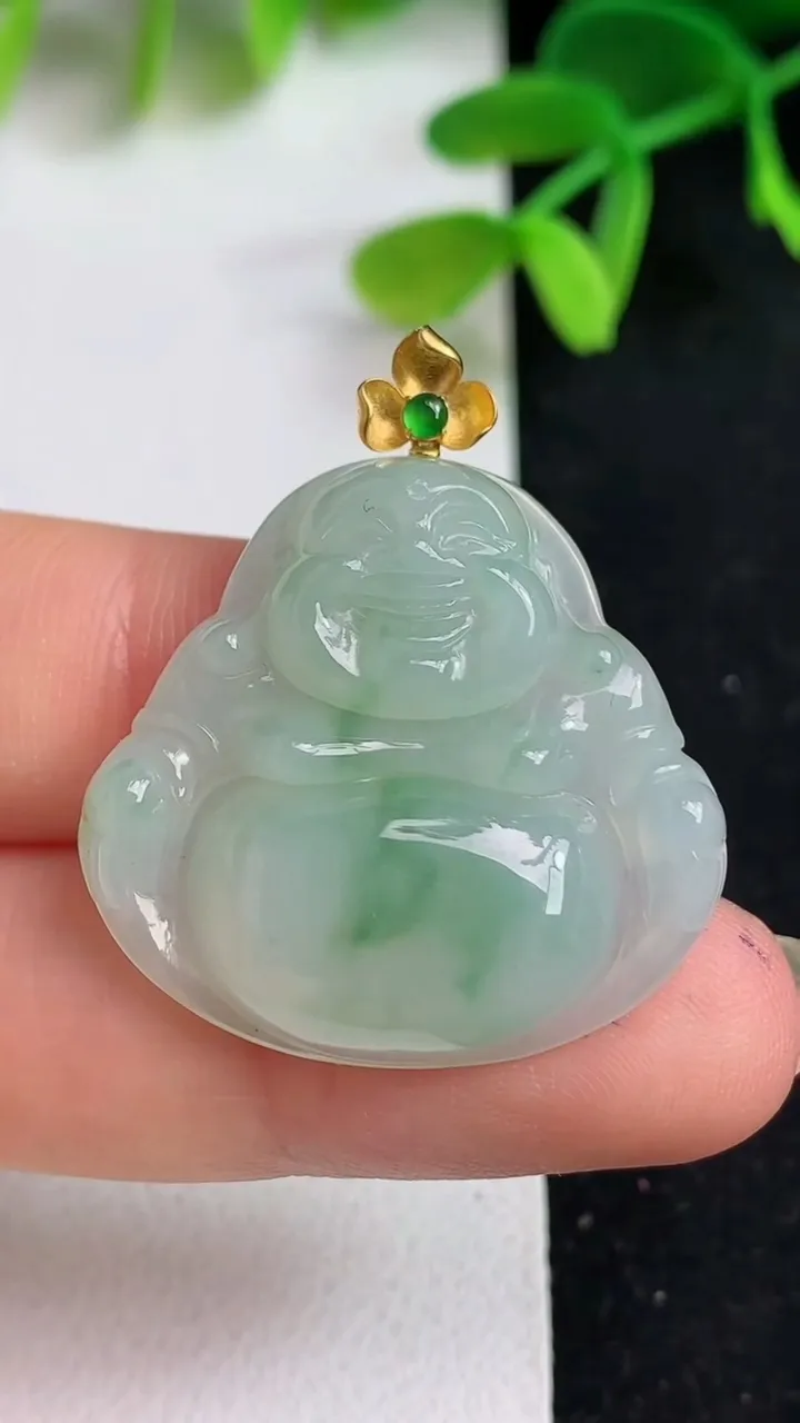 天然A货翡翠佛公吊坠，尺寸26.5-28.4-5.8，重量:6.95g
5月19日
