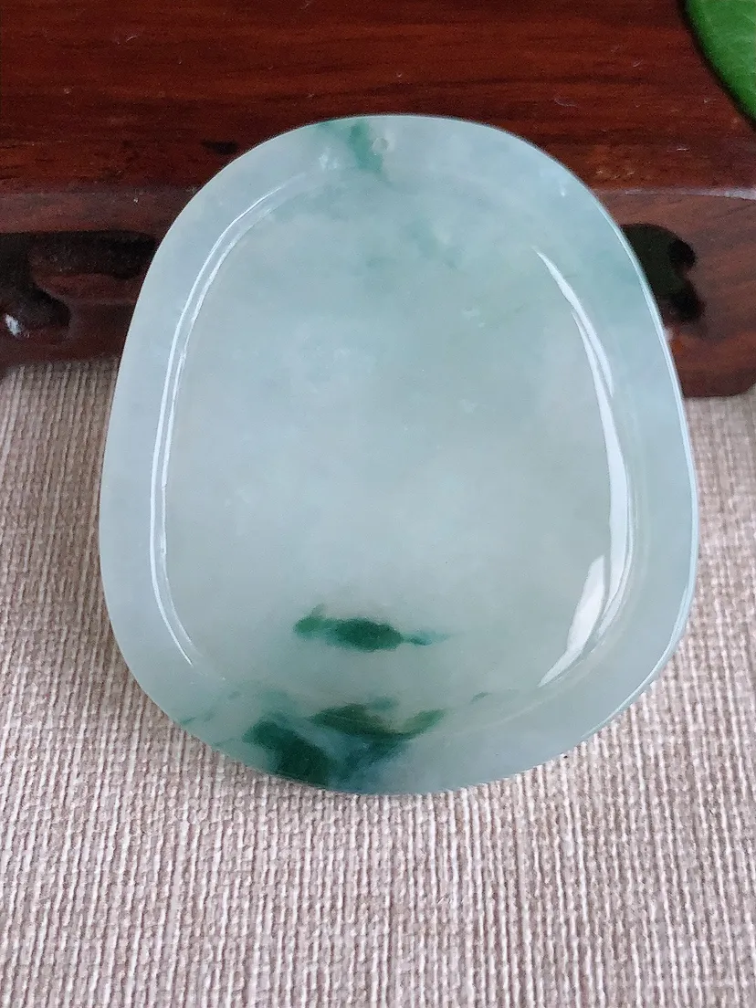 天然A货翡翠飘花龙牌吊坠尺寸52.7×45.7×5.5m量28.40g 0518