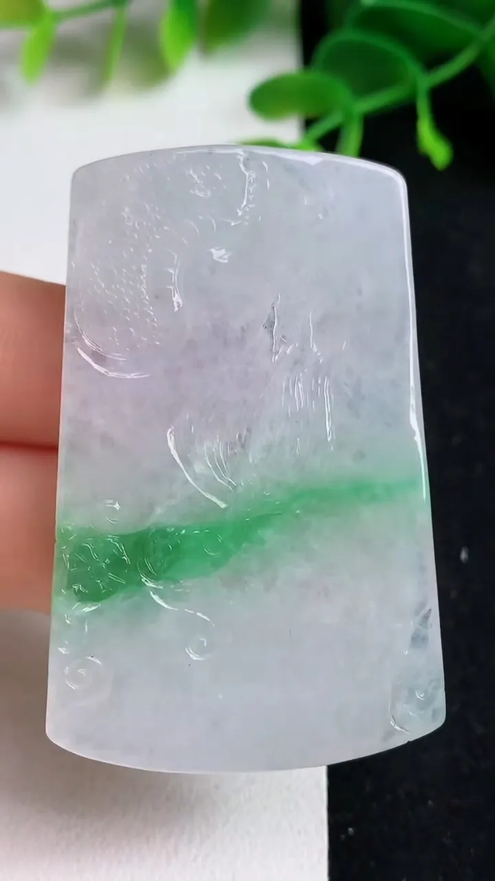 天然A货翡翠龙牌吊坠，尺寸54-34-5，重量:22.73g
5月19日