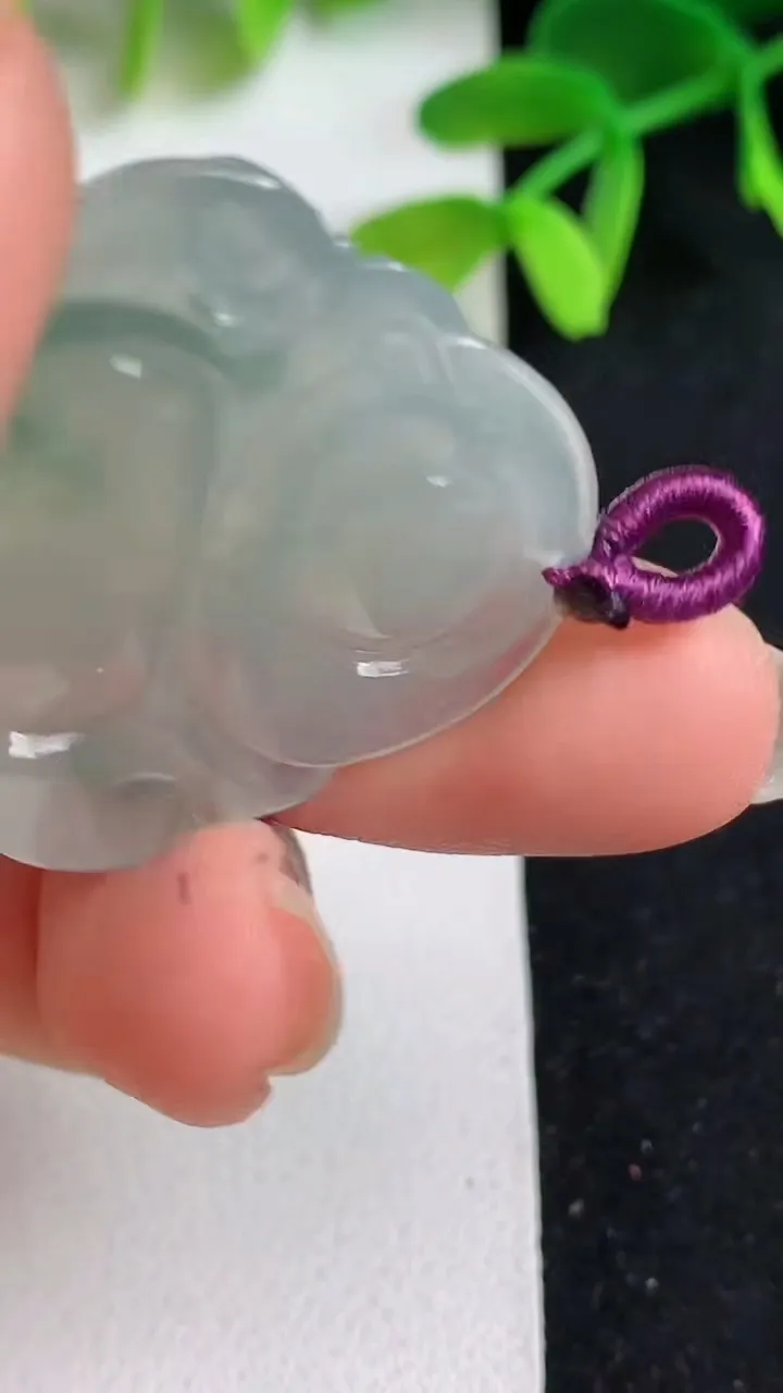 天然A货翡翠飘花佛公吊坠，尺寸28.6-33.2-6，重量:8.26g
5月19日