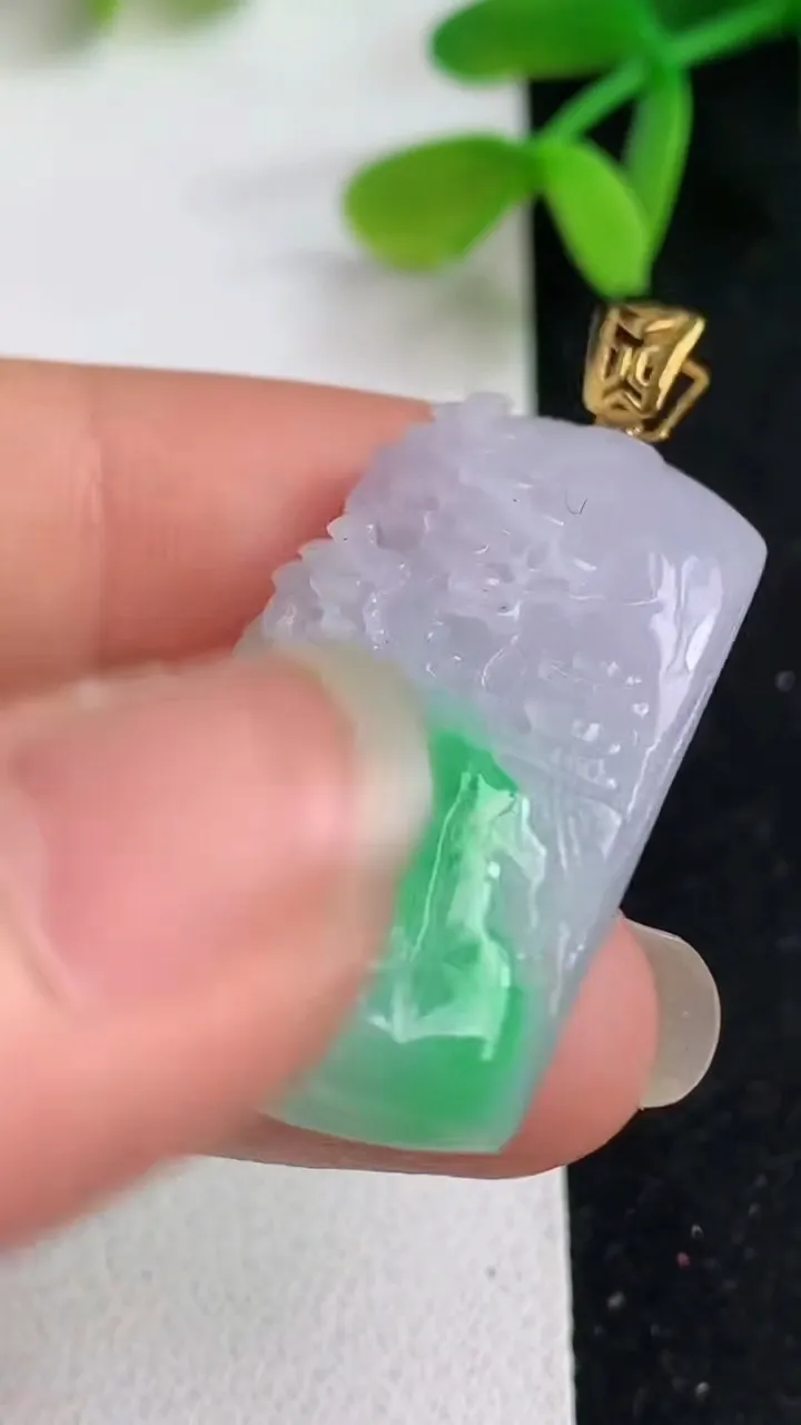 天然A货翡翠山水牌吊坠，尺寸32-21.7-6.6，重量:9.88g
5月19日