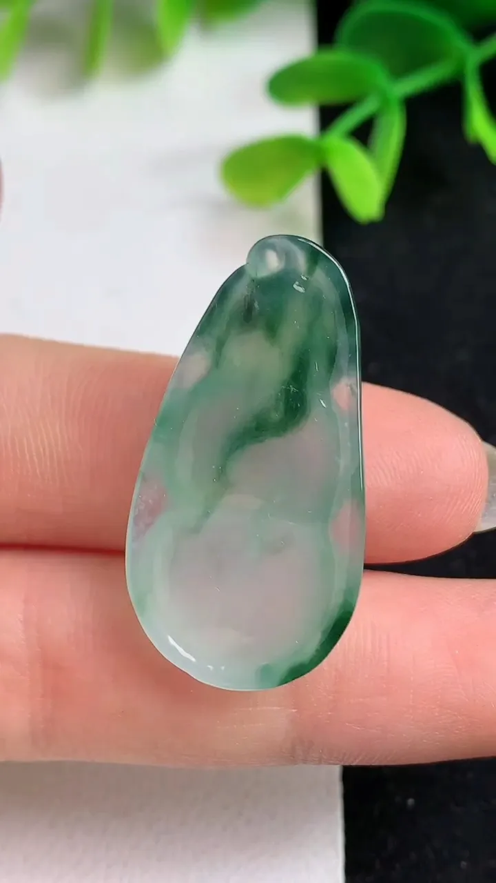 天然A货翡翠飘花福豆吊坠，尺寸32.3-17-6，重量:5.47g
5月19日