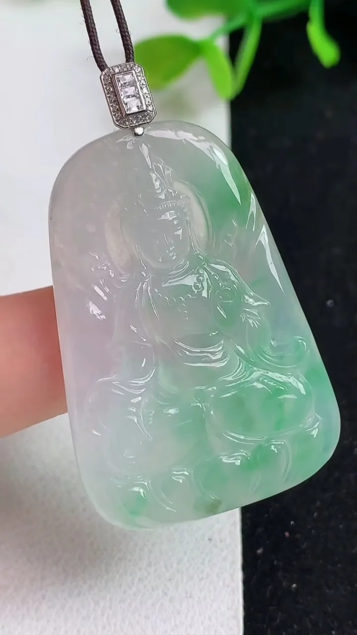 天然A货翡翠观音菩萨吊坠，尺寸40.8-28-4，重量:10.07g
5月19日