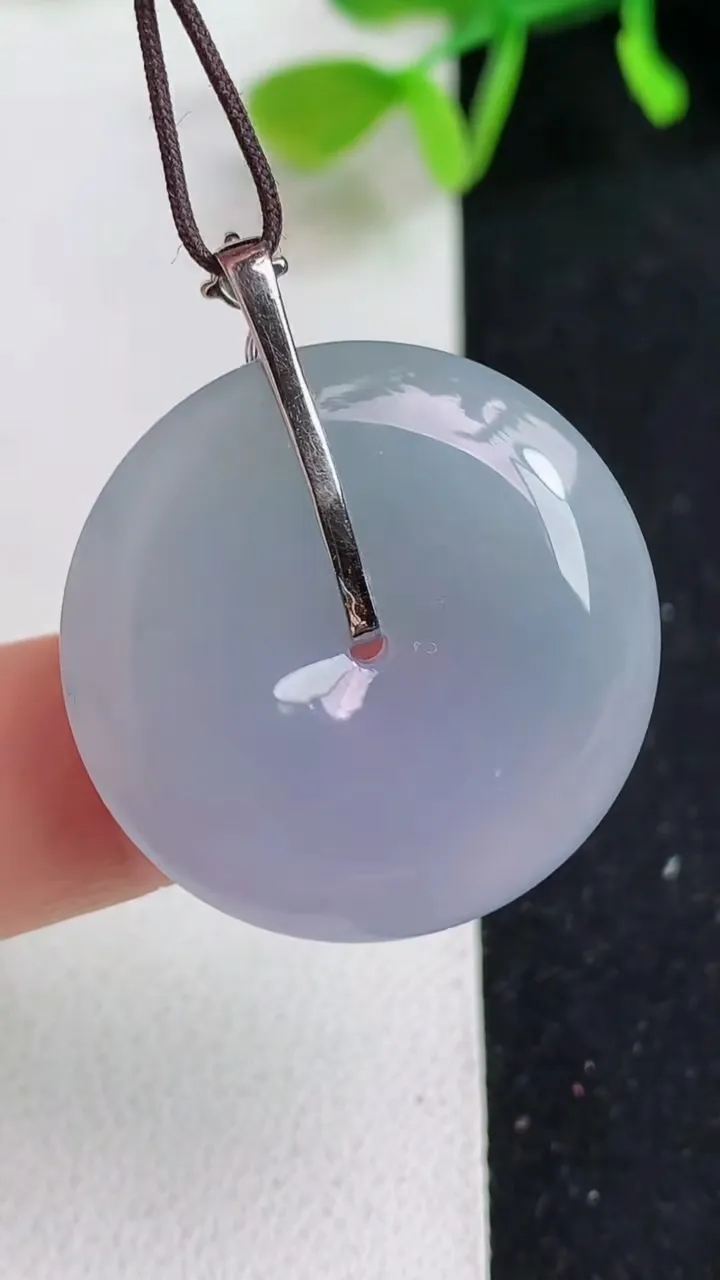 天然A货翡翠k金春带彩 紫罗兰平安扣吊坠，尺寸27-5.6，重量:8.90g
5月19日