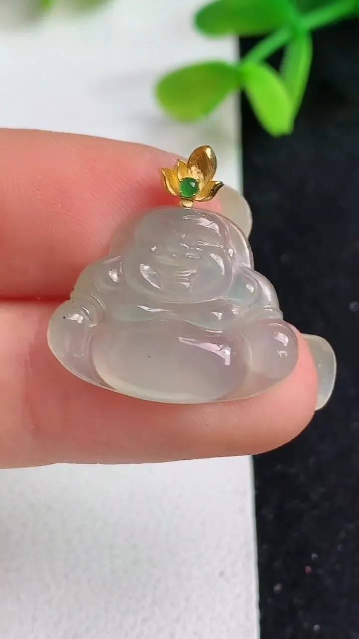 天然A货翡翠白冰佛公吊坠，尺寸16.7-21-3.4，重量:2.05g
5月19日