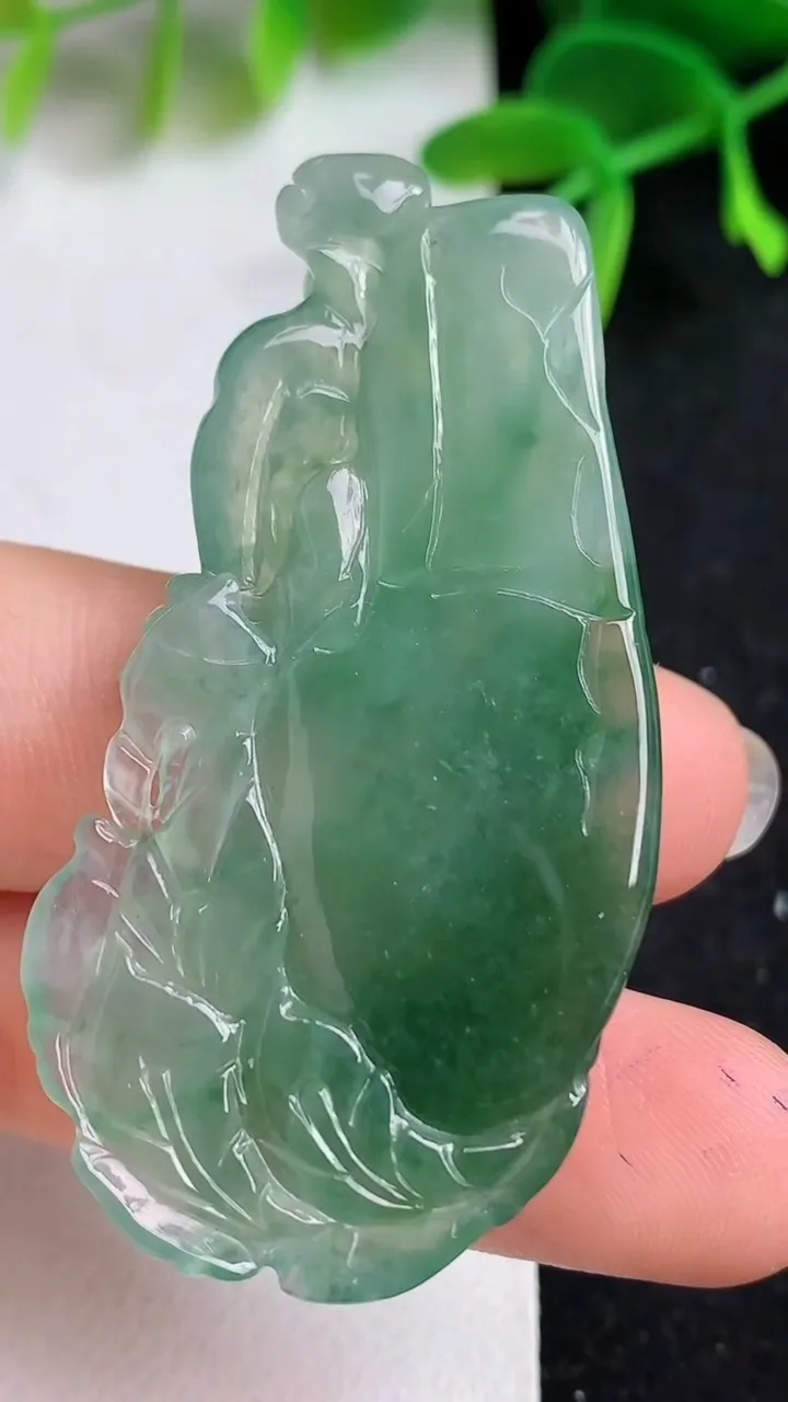 天然A货翡翠凤凰吊坠，尺寸52.3-25.7-7.2，重量:15.18g
5月19日