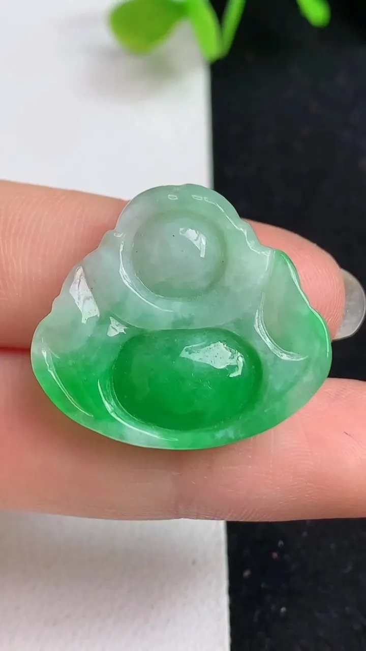 天然A货翡翠佛公吊坠，尺寸24-26.8-5，重量:4.60g
5月19日