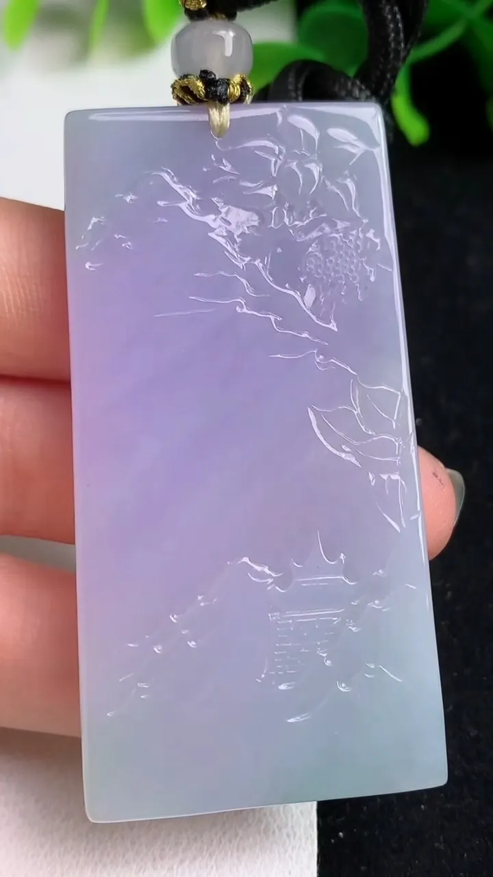 天然A货翡翠春带彩 紫罗兰山水牌吊坠，尺寸62.3-32-5.5，重量:36.07g
5月19日