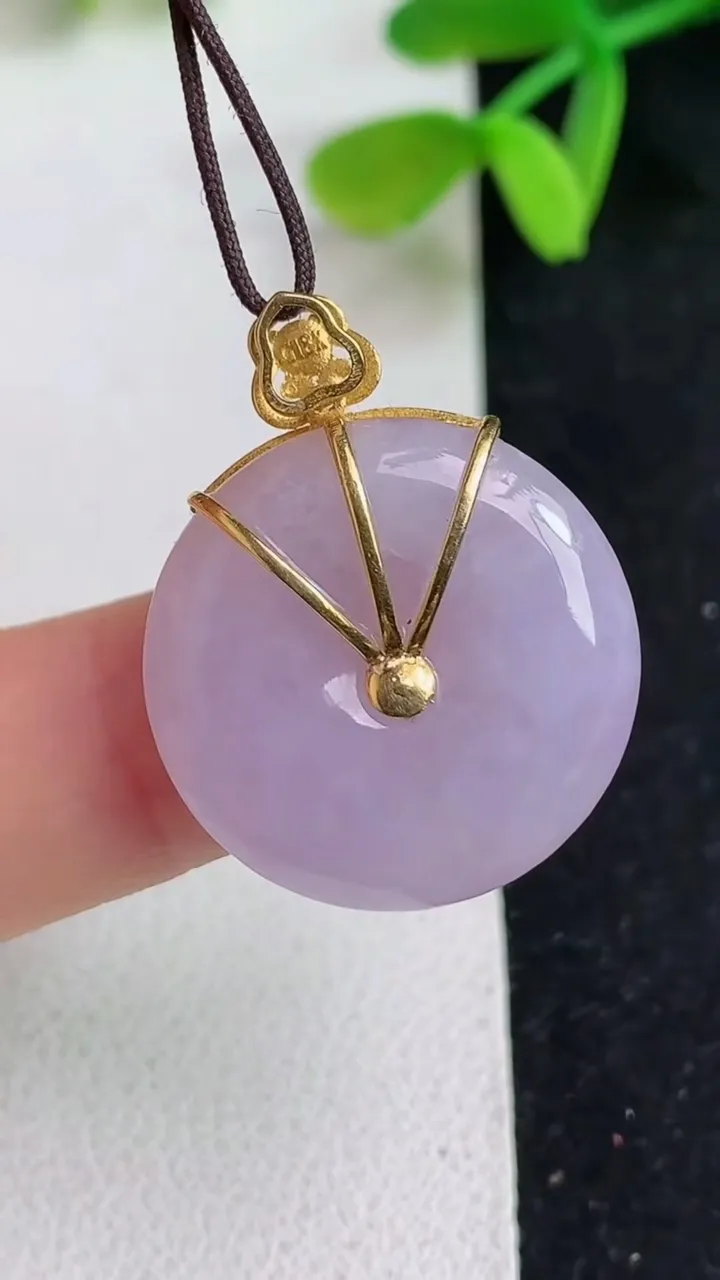 天然A货翡翠k金紫罗兰平安扣吊坠，尺寸21.7-5，重量:5.45g
5月19日