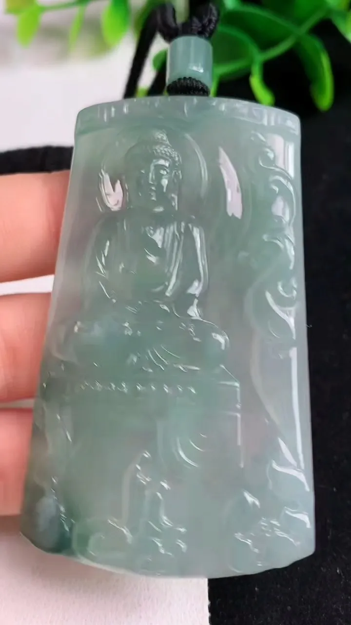 天然A货翡翠大日如来吊坠，尺寸66.7-39-5.4，重量:38.60g
5月19日