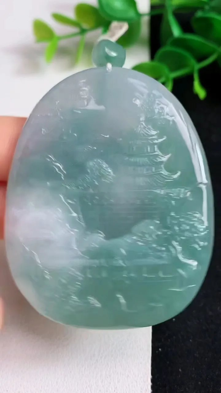 天然A货翡翠山水牌吊坠，尺寸61.6-48-6，重量:45.56g
5月19日