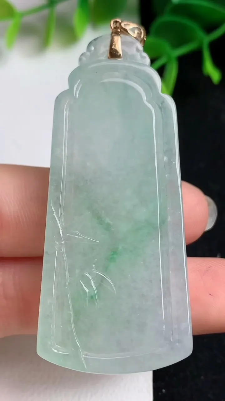 天然A货翡翠观音菩萨吊坠，尺寸57.2-25.3-6.3，重量:22.06g
5月19日