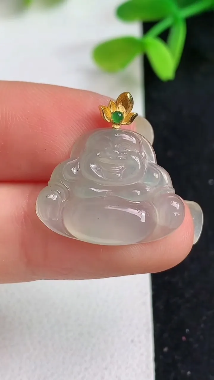 天然A货翡翠白冰佛公吊坠，尺寸16.7-21-3.4，重量:2.05g
5月19日