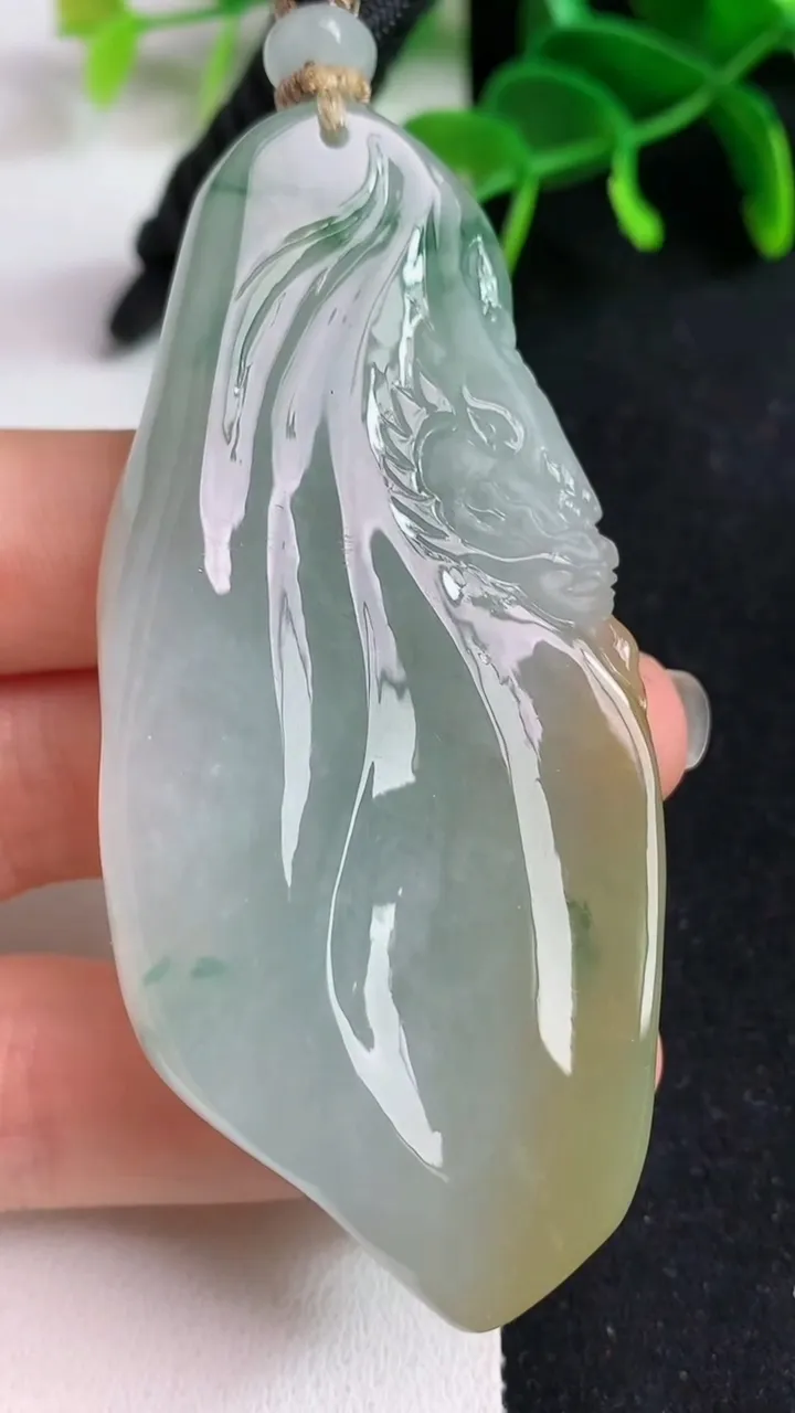 天然A货翡翠双彩祥龙观音菩萨吊坠，尺寸74.7-33.7-12.4，重量:57.88g
5月19日