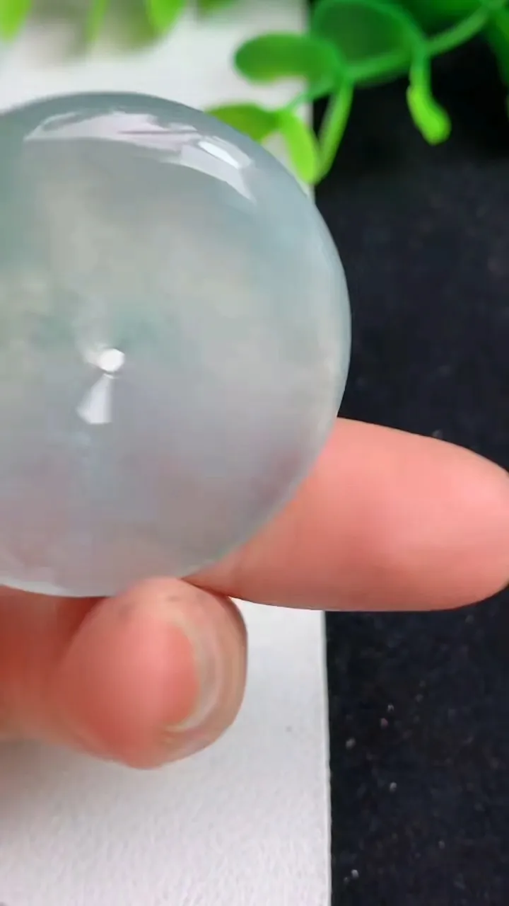 天然A货翡翠平安扣吊坠，尺寸35-5.6，重量:15.12g
5月19日