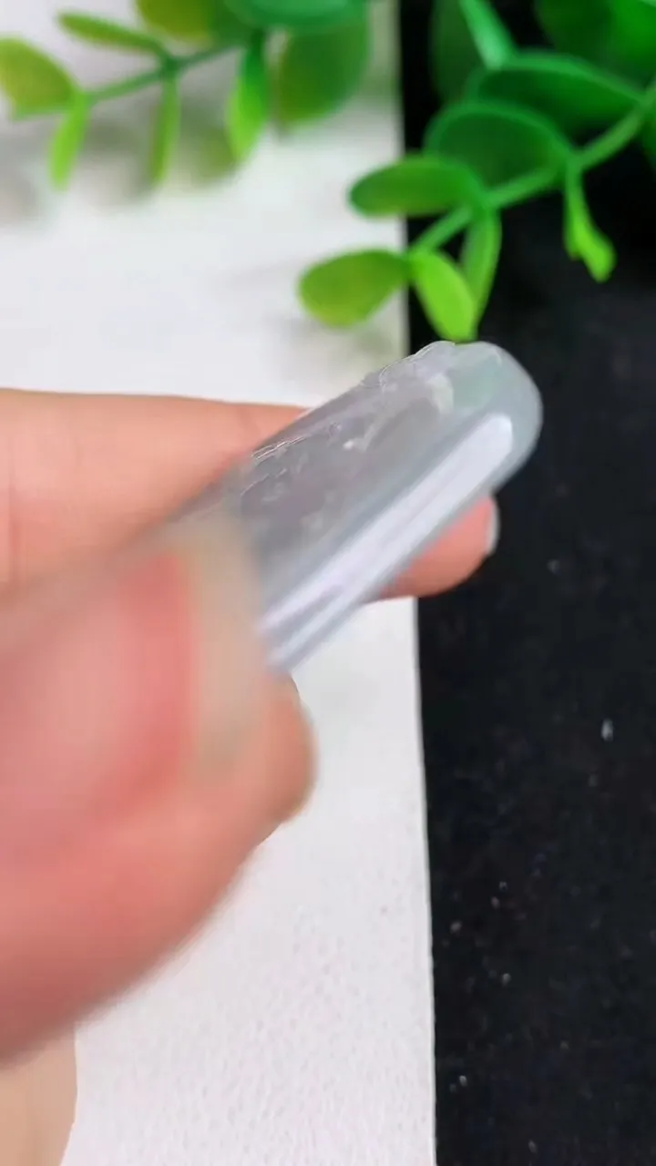 天然A货翡翠生肖羊吊坠，尺寸43.5-37-4，重量:13.81g
5月19日
