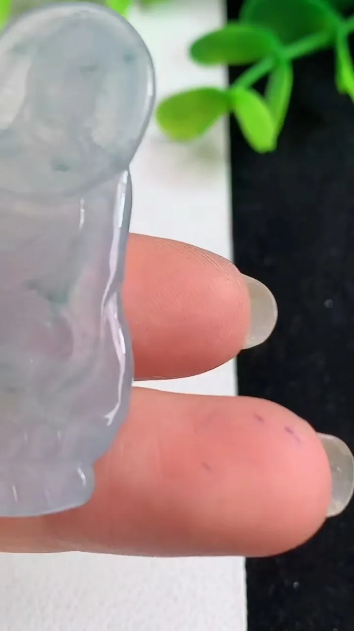 天然A货翡翠飘花阿弥陀佛吊坠，尺寸46.3-25.8-5.2，重量:12.08g
5月19日