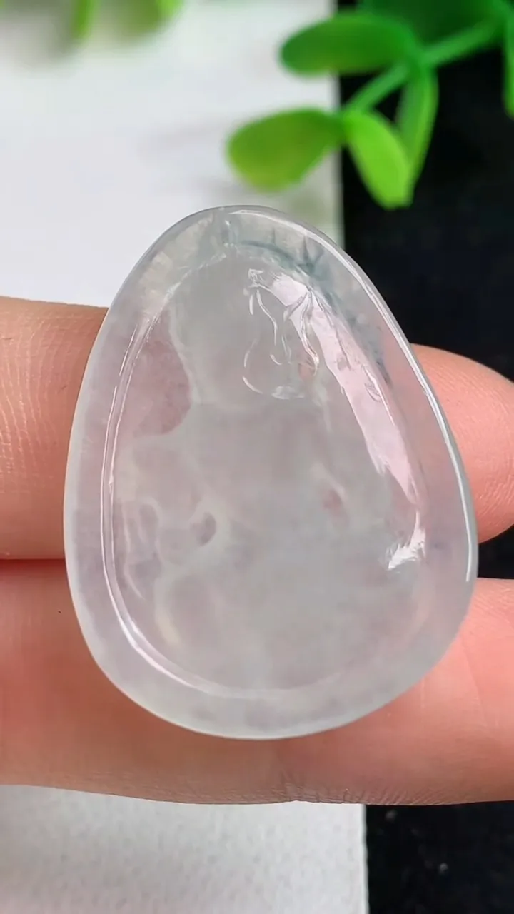 天然A货翡翠白冰不动明王吊坠，尺寸31-24-4.2，重量:5.60g
5月19日