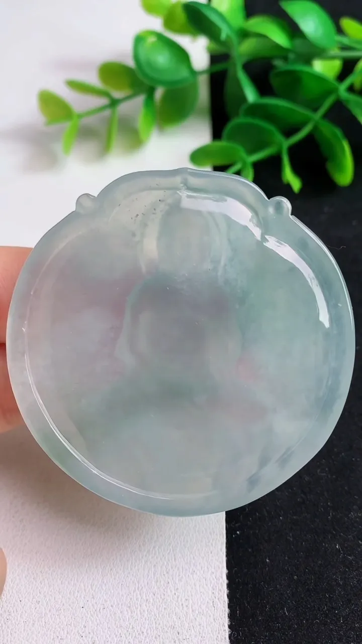 天然A货翡翠阿弥陀佛吊坠，尺寸55-54.7-5.2，重量:34.20g
5月19日