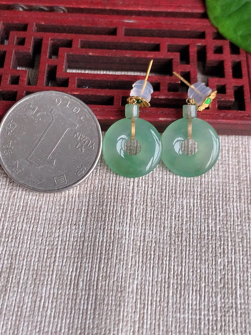 天然A货翡翠18K金镶嵌晴水平安环耳坠 尺寸14.4×2.4mm 重量2.56g 0518
