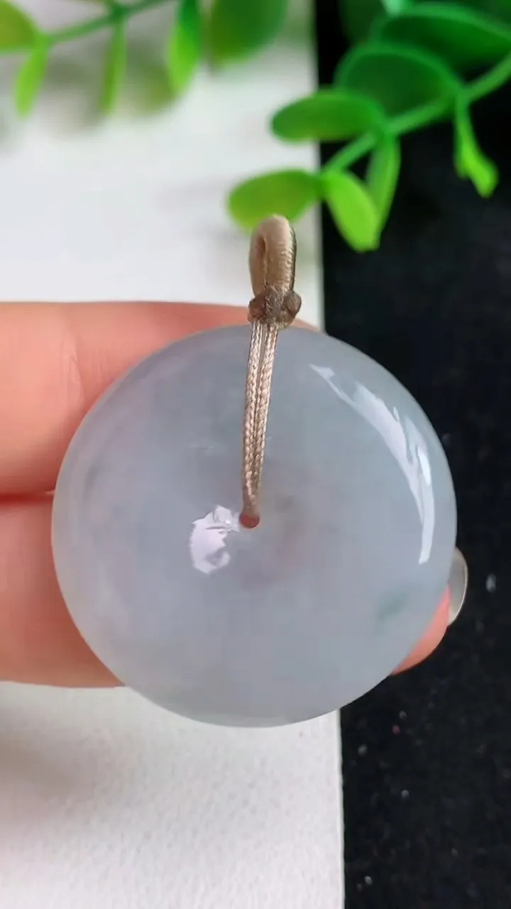 天然A货翡翠飘花平安扣吊坠，尺寸32-5.4，重量:12.15g
5月19日