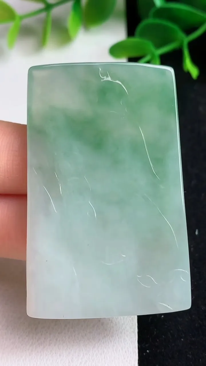 天然A货翡翠麒麟牌吊坠，尺寸53-34.2-5.4，重量:25.82g
5月19日