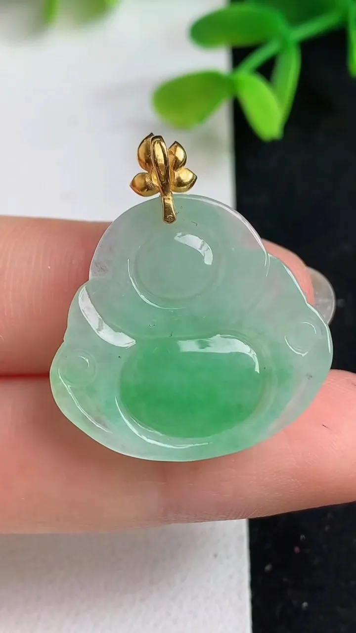 天然A货翡翠佛公吊坠，尺寸24-25.8-5.2，重量:5.04g
5月19日